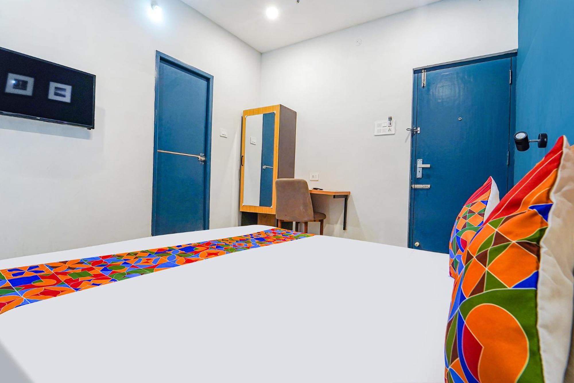Fabexpress Silver Palace Chennai Exterior photo